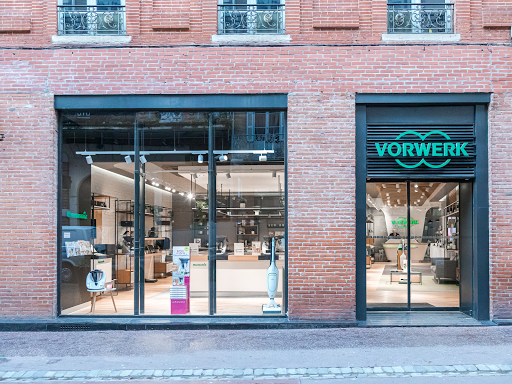 La boutique Vorwerk Toulouse vous propose de découvrir leur produits phares le Thermomix® TM6 et l'aspirateur laveur VK7 de Kobold !