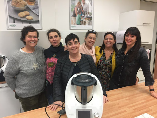 L'agence Thermomix®️ et Kobold de MARSEILLE vous propose de découvrir leur produits phares le Thermomix® TM6 et l'aspirateur laveur VK7 de Kobold !