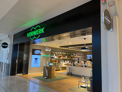 La boutique Vorwerk Paris La Défense vous propose de découvrir leur produits phares le Thermomix® TM6 et l'aspirateur laveur VK7 de Kobold !