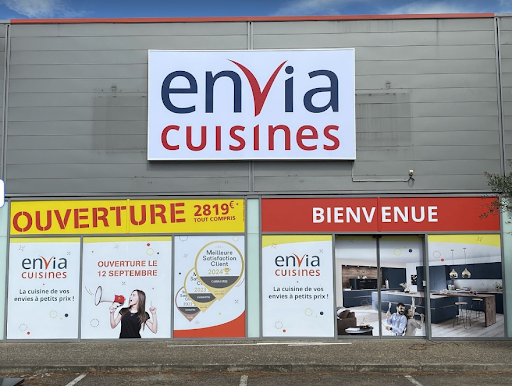 Envia Cuisines propose des cuisines complètes conçues par des concepteurs expérimentés et livrées déjà assemblées en usine