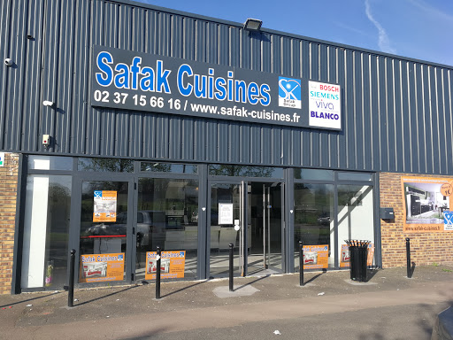 Safak Cuisines Dreux vous propose des cuisines de grandes marques. Offre de remise spécial sur catalogue. Livraison et pose 1€. Visiter notre Showroom à Dreux