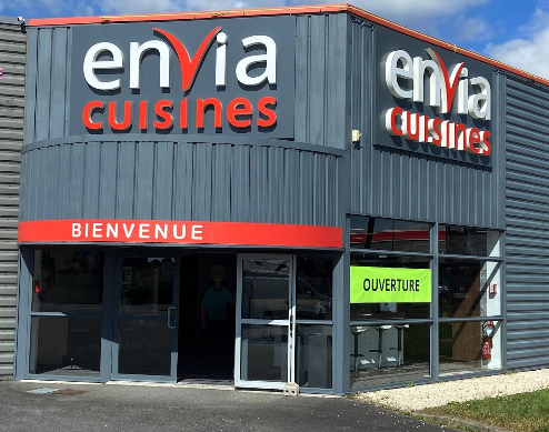 Les concepteurs-vendeurs du magasin Envia Cuisines Vannes vous accompagneront dans votre projet de cuisine