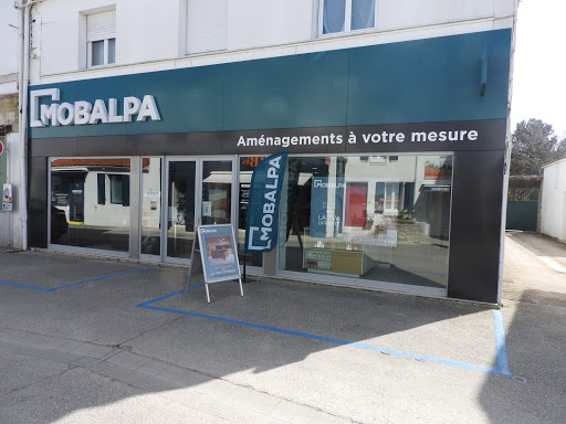 Venez découvrir votre magasin Mobalpa à Dolus d'Oléron. Nos cuisinistes vous attendent dans votre magasin à Dolus d'Oléron