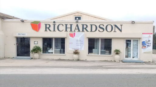 Magasin Richardson : Tout pour votre salle de bain et plomberie à LE LAVANDOU. L'expert magasin de salle de bain