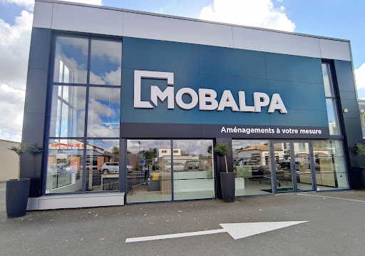 Venez découvrir votre magasin Mobalpa à Challans. Nos cuisinistes vous attendent dans votre magasin à Challans